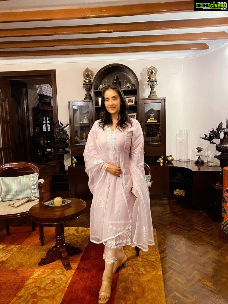 Manisha Koirala Instagram - Lilac colour is associated with mindfulness, spirituality, and tranquility. Hope that has an effect on me 😁🤪 Wearing Aks Collection