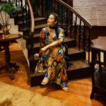 Manisha Koirala Instagram - “जब गोडाहरु अप्ठ्यारोमा हिड्ने बानी हुन्छन् । तब संसारकै हलुका खुट्टाहरु तपाईंका हुनेछन् । र , तपाईं जत्तिसुकै गह्रौ भारी बोकेर पनि आनन्दले हिड्न सक्नु हुनेछ “… loved this quote that I found on net … Wearing Aks Collection ❤️💃🏻