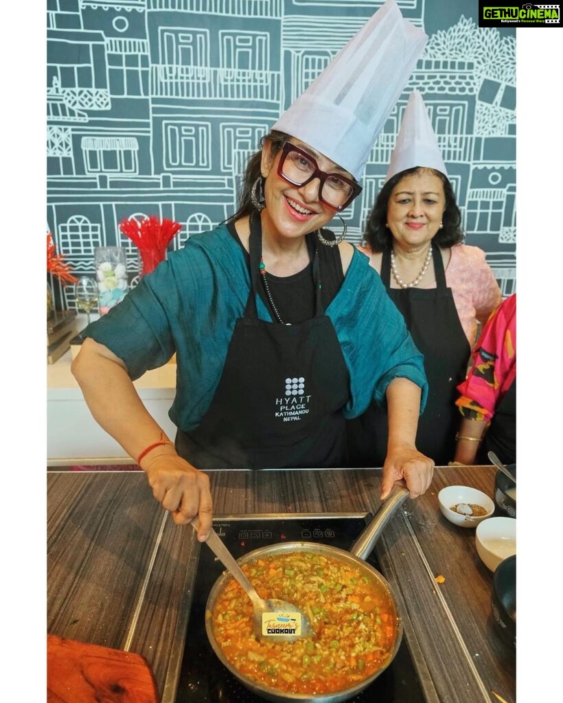 Manisha Koirala Instagram - Fun day trying to learn to cook #spanishfood With family n friends today at @hyattplacektm thnx @tasneemshahani fr organising it so well !! Kathmandu, Nepal