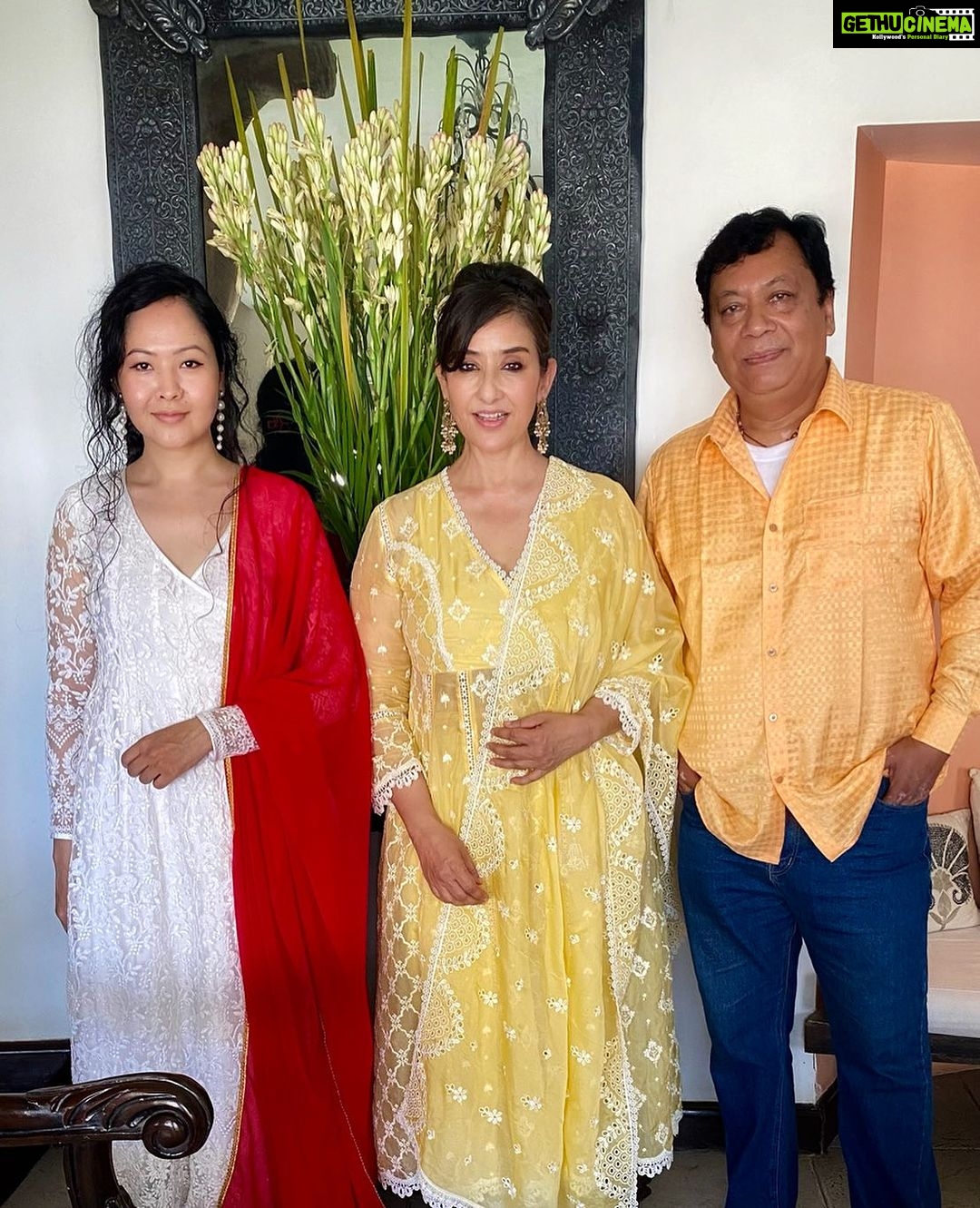Manisha Koirala Instagram - Lovely have @sur_sudha ji and @saraswotikhtri ji to take blessings from #siddhivinayaktemple🙏 Pl wait for a lovely announcement 😀🙏🏻❤️💐 Mumbai, Maharashtra