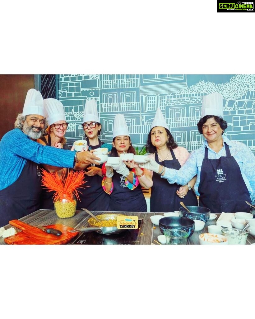 Manisha Koirala Instagram - Fun day trying to learn to cook #spanishfood With family n friends today at @hyattplacektm thnx @tasneemshahani fr organising it so well !! Kathmandu, Nepal