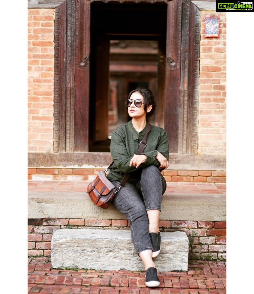 Manisha Koirala Instagram - Newari architecture is amongst finest art I hv seen honestly I m a foodie and Newari food is easily the yummiest!! 🤪.. #newariart #newarifood #newariculture ❤ Patan Durpar Square, Kathmandu, Nepal