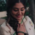 Manjima Mohan Instagram – ഏവര്‍ക്കും എന്റെ ഹൃദയം നിറഞ്ഞ പൊന്നോണാശംസകള്‍ 🌸🌼
Happy Onam 🌸🌼🌺