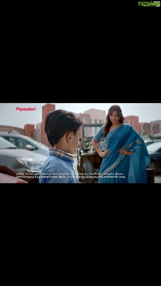 Manju Warrier Instagram - Protect your family from cavities! Coz now Pepsodent Germi Check fights with cavity causing germs many hours after brushing! So no more #DhishoomDhishoom over chocolates, candies, and sweets! #pepsodent #12HRGermiCheck #DhishoomDhishoom @pepsodentindia @rithvik_rithu_j Dir : @svashwathram DOP : @vishalvittydp Stylist : @styled_by_lichiee HMU : @makeupandhairbypris Production : @milestonefilmstv @bineeshchandra