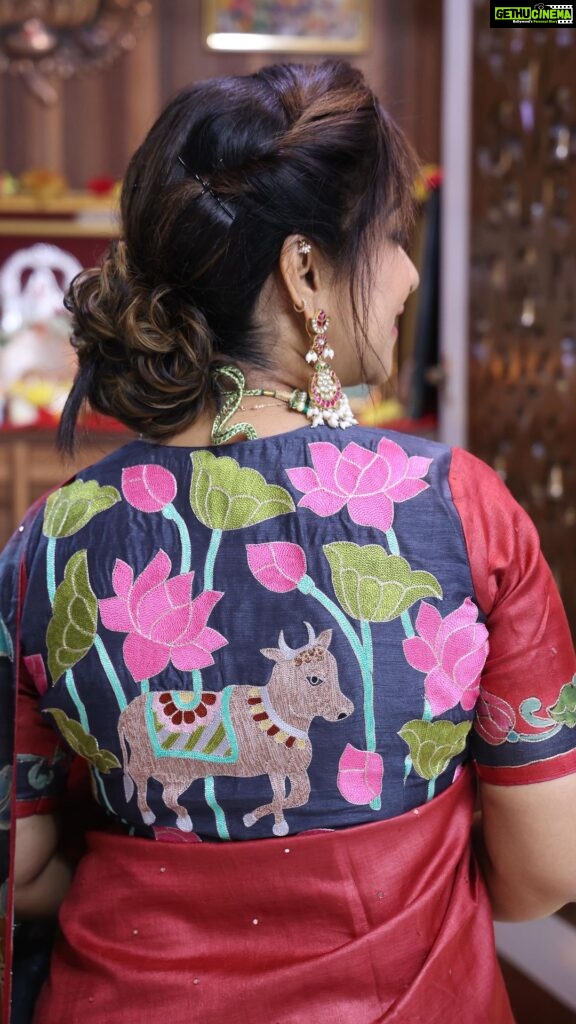Manjula Paritala Instagram - #inlovewiththiswork #blousedesigns #threadworkembroidery #tussersilk #blouseworkdone @saanvis1