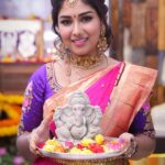 Manjula Paritala Instagram - #all abt Ganeshchathurthi #tanjorepaintingonblouse #paithanisaree #ytvideo #manjulanirupam #staytuned #tanjorepaintingonblouse @bhavya_art_bangalore