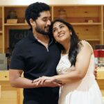 Manjula Paritala Instagram – #ouranniversary❤️ day pic 🥰 #staytuned #specialvideoforyt #manjulanirupam