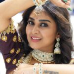Manjula Paritala Instagram – Helllo Vizaggg, mee andariki oka goood newssss!!! ippudu andari favorite aina @goyazsilverjewellery Mee deggariki raabothundi. Ee nela 3rd na @sreeleela14 cheta ganaprarambam, meghalaya hotel deggara, asilmetta road. #Goyaz, Indias largest silver Jewellery brand gurinchi andariki telisindi, athi takkuva time andari nammakam, adharana pondina brand. Eeroju nenu recent ga open Aina Suchitra circle branch lo unnanu and the collections are beautiful. Vizag Opening sandarbanga, okka vizag prajaliki matram, 3rd,4th and 5th November, vendi konte, bangaram free ga istunnaru. 1,00,000 purchase cheste, 2 grams gold, 50,000 ki 1 gram
.
.
Brand managed by @strikersinsta