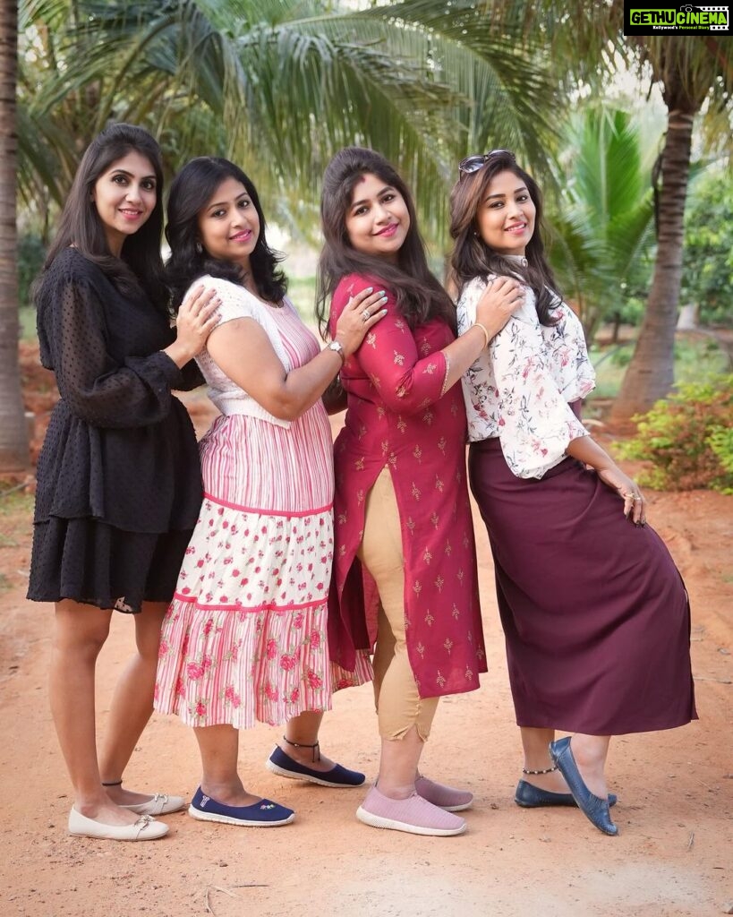 Manjula Paritala Instagram - #sisters💕👭👭 @keerthijaidhanush @kala_chinni_3031 @jyothi.akhil.54