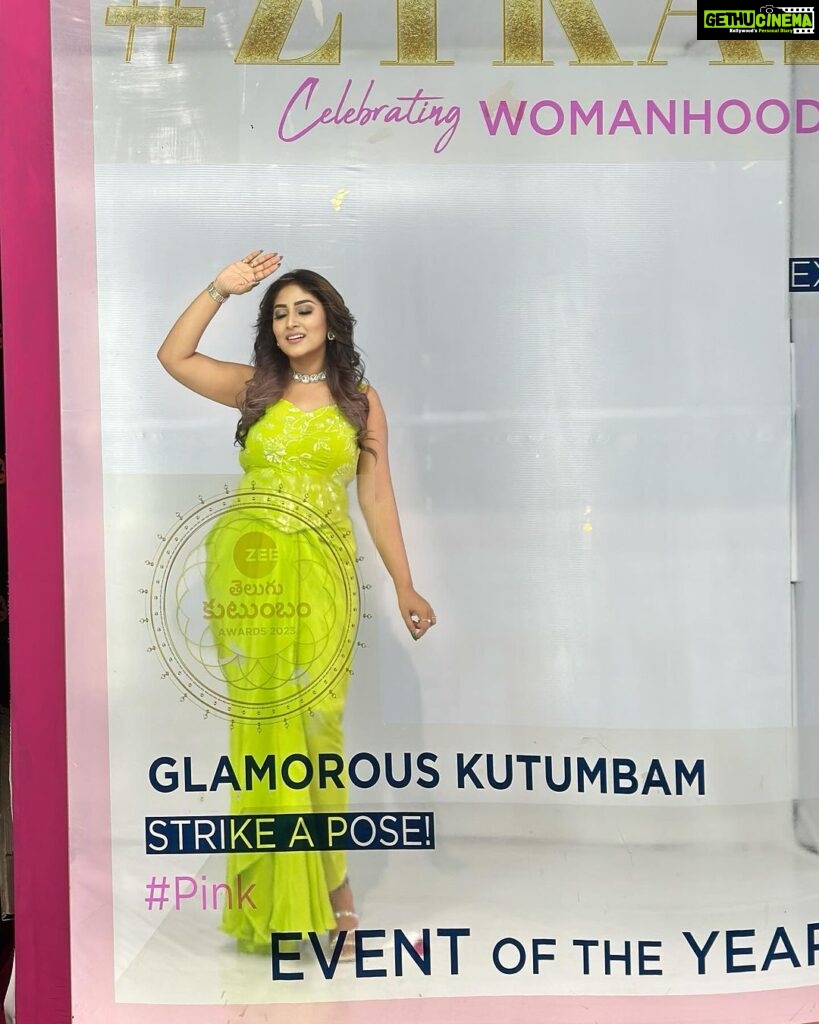 Manjula Paritala Instagram - #which Barbie wears green ? #which barbie u like #comment below #i like Elsa❤️#zeetelugukutumbamawards2023 #staytuned #dress @label_srivastra #designer @sri.korukonda