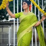 Manjula Paritala Instagram – #trendingcolour #inlove💚💚 #banaraskhadigeorgetesaree 
#saree @houseof.raadhya_sarees
