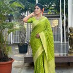 Manjula Paritala Instagram – #trendingcolour #inlove💚💚 #banaraskhadigeorgetesaree 
#saree @houseof.raadhya_sarees