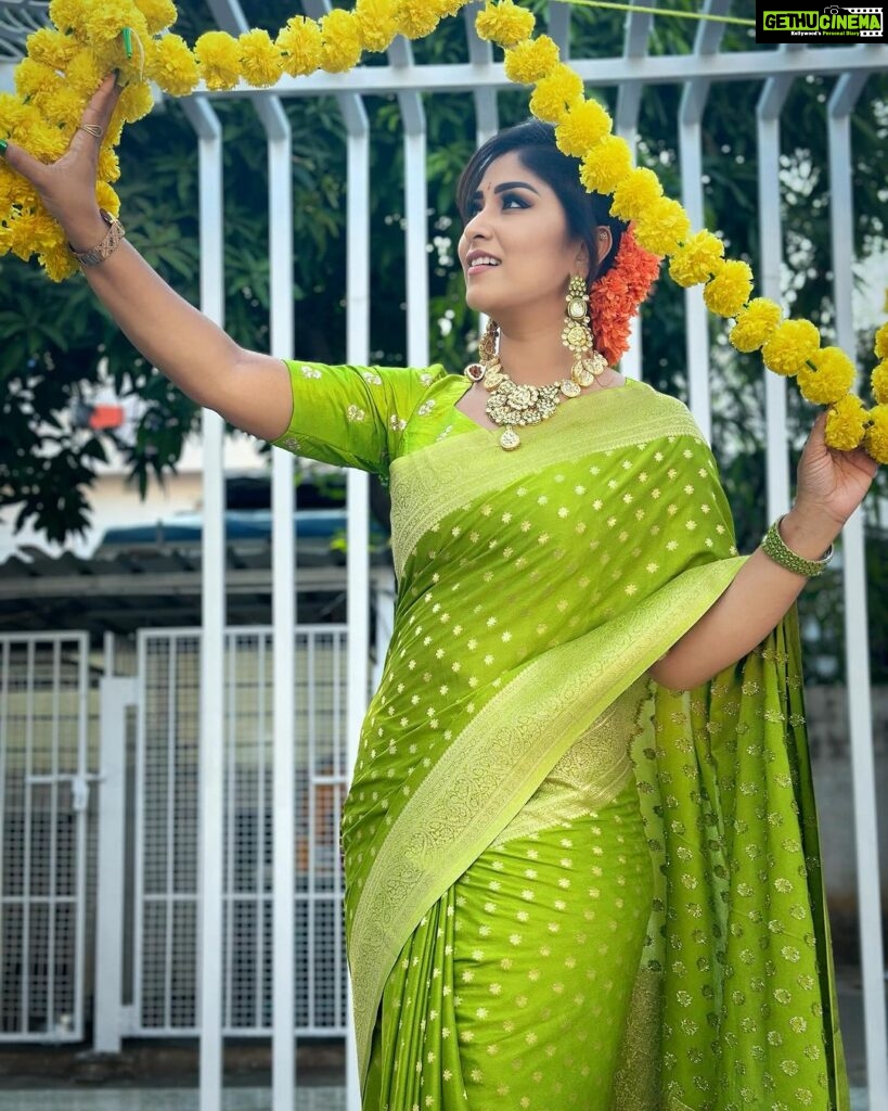 Manjula Paritala Instagram - #trendingcolour #inlove💚💚 #banaraskhadigeorgetesaree #saree @houseof.raadhya_sarees