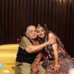 Mansi Srivastava Instagram – Happy 88th to my dearest Grandma 👵 
Daadiji ❤️

#throwback to the time when she saw me and got emotional at my #mehendi function during my wedding  and then as soon as the ladke waaley came she controlled her emotions and said Namastey to them 💙 

Her sharp memory and interesting stories of her time always makes me smile 😃 even if she talks strictly sometimes 💜 i think thats her love 💝