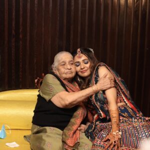 Mansi Srivastava Instagram - Happy 88th to my dearest Grandma 👵 Daadiji ❤️ #throwback to the time when she saw me and got emotional at my #mehendi function during my wedding and then as soon as the ladke waaley came she controlled her emotions and said Namastey to them 💙 Her sharp memory and interesting stories of her time always makes me smile 😃 even if she talks strictly sometimes 💜 i think thats her love 💝