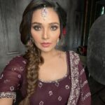 Mansi Srivastava Instagram - Makeup and Roses 🌹 For @kharazari Glam Team : @santosh_makeupartist @fatimashaikhhairstylist @hairstyles._official