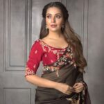 Mansi Srivastava Instagram - Twinkle twinkle little star Make love like war 🌹 Wearing @kharazari 📸 @vatsal_shethia_photography