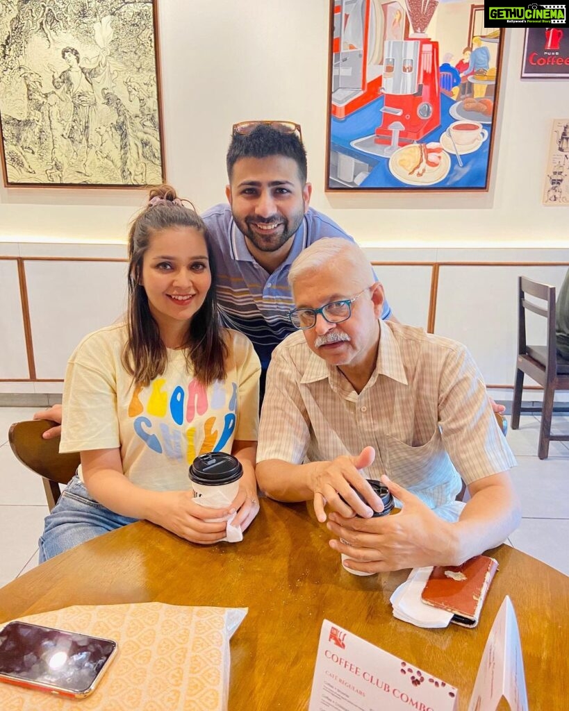 Mansi Srivastava Instagram - Some photos of Dad and with dad over the years as he completes 66 years today 💙 #happybirthday papa @amulya.kumar.37 Love u and see u soon please 🎈🙌