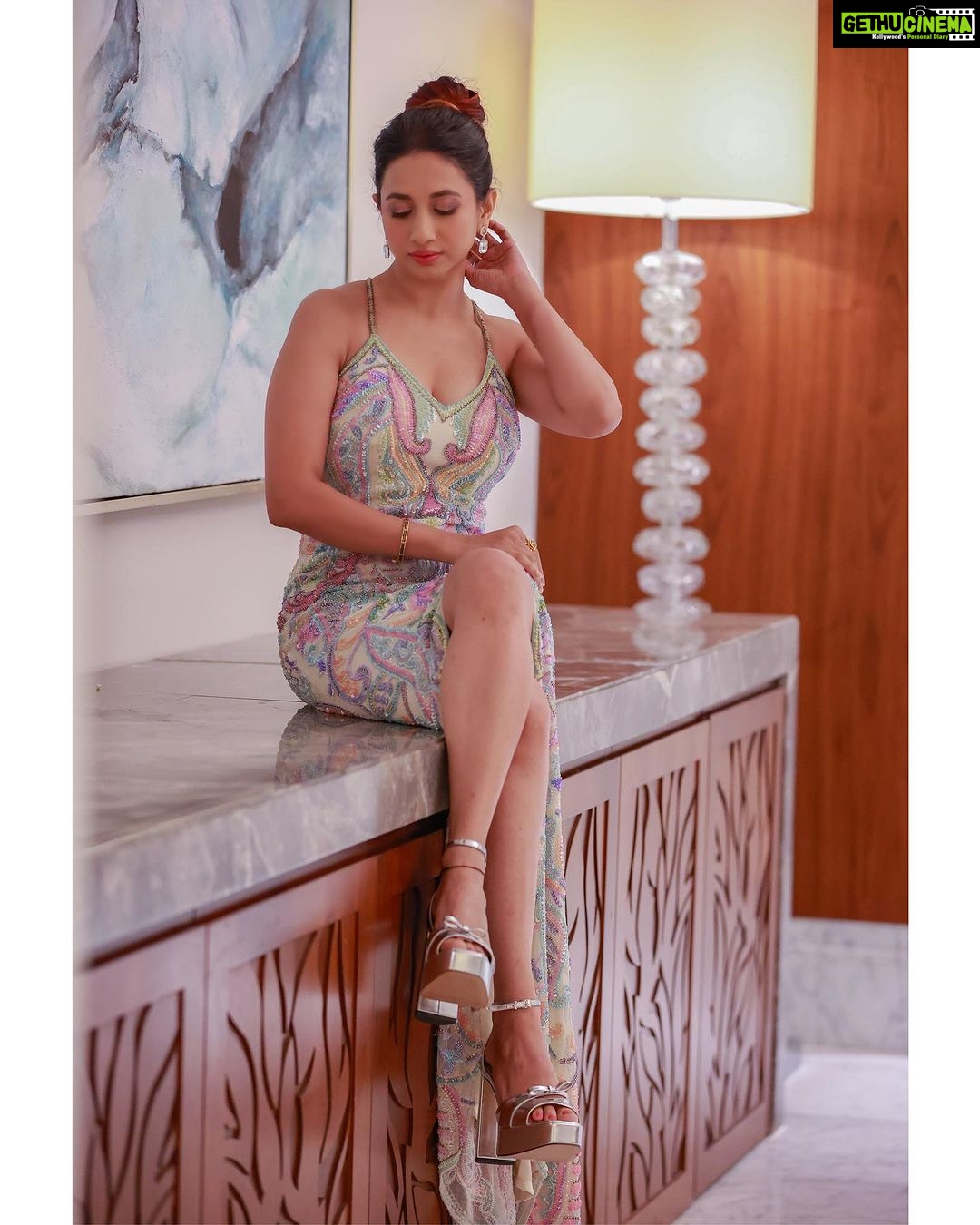 Manvita Kamath Instagram - Embracing the clarity of both mind and body in this stunning outfit for @siimawards π«Άπ» . . . @jadorebyparul @sowmya.sk @pannas_makeup @flemingdsouza29 @ehtasham_saeed . . . Shoutout to Shachina for being an amazing help with the fittings and fixing the costume! ππ #Grateful #FashionSupport