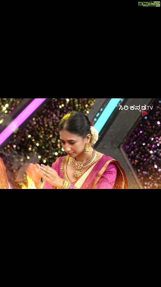 Manvita Kamath Instagram - ಲಿಟಲ್ ಕಿಲಾಡಿಗಳ ಅಡ್ಡದಲ್ಲಿ ಕೆಂಡಸಂಪಿಗೆಯ ಕಲರವ ಸೋಮ-ಶುಕ್ರವಾರ ಸಂಜೆ 6 ಗಂಟೆಗೆ @realmanvitakamath @rashmitha_changappa #Sirikannada #Littlekiladies #KidsShow #TalkShow #cutekids #talkativekids #gameshow #activity
