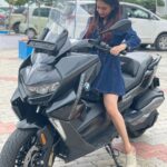 Manvita Kamath Instagram – Loving this new ride !!! 😇💯
.
.
.
.
Pc :@dhananjay_keys 

#bmw #bmwgt #bmwtripleblack