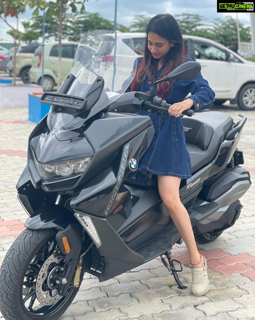 Manvita Kamath Instagram - Loving this new ride !!! 😇💯 . . . . Pc :@dhananjay_keys #bmw #bmwgt #bmwtripleblack