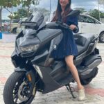 Manvita Kamath Instagram – Loving this new ride !!! 😇💯
.
.
.
.
Pc :@dhananjay_keys 

#bmw #bmwgt #bmwtripleblack