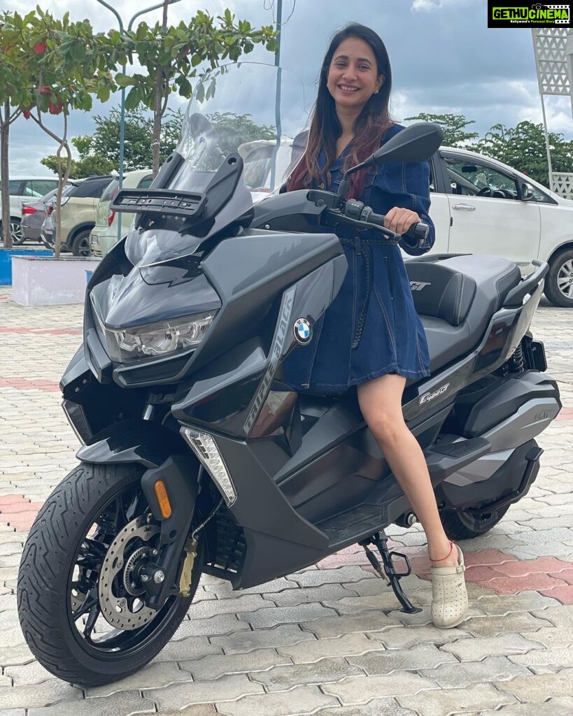 Manvita Kamath Instagram - Loving this new ride !!! 😇💯 . . . . Pc :@dhananjay_keys #bmw #bmwgt #bmwtripleblack