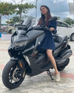 Manvita Kamath Instagram - Loving this new ride !!! 😇💯
.
.
.
.
Pc :@dhananjay_keys 

#bmw #bmwgt #bmwtripleblack