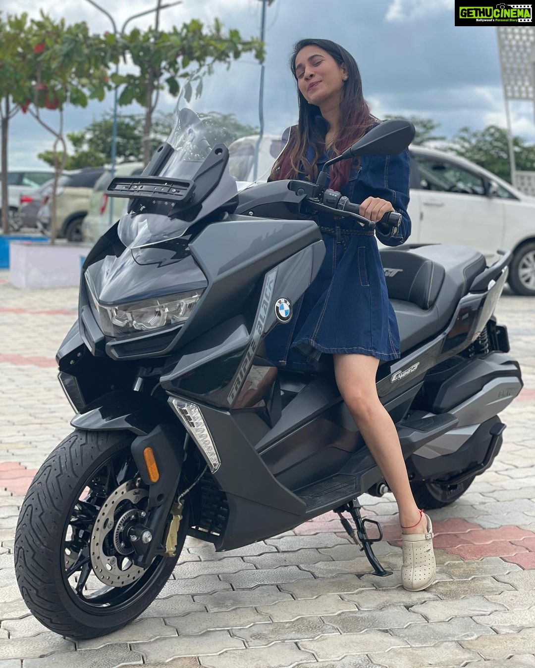 Manvita Kamath - 43.9K Likes - Loving this new ride !!! 😇💯
.
.
.
.
Pc :@dhananjay_keys
#bmw #bmwgt #bmwtripleblack