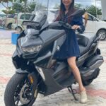 Manvita Kamath Instagram – Loving this new ride !!! 😇💯
.
.
.
.
Pc :@dhananjay_keys 

#bmw #bmwgt #bmwtripleblack