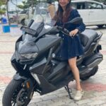 Manvita Kamath Instagram – Loving this new ride !!! 😇💯
.
.
.
.
Pc :@dhananjay_keys 

#bmw #bmwgt #bmwtripleblack
