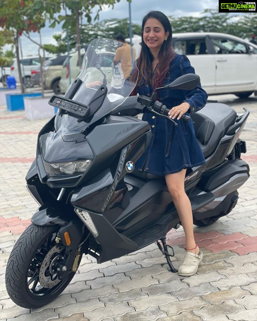 Manvita Kamath Instagram - Loving this new ride !!! 😇💯 . . . . Pc :@dhananjay_keys #bmw #bmwgt #bmwtripleblack