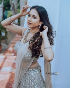 Manvita Kamath Instagram - Friends who inspire us to be our best selves are truly priceless! Shoutout to @km.chaitanya sir for being there for me when I needed it most. Here are some shots from his very popular TV show Anna Thangi on @udayatv 👒📸

#specialappearance #guestappearance @udayatv 
.
.
.
Wearing @samyakkclothing 
Clicked by @glamshotz_official 

Outfit @samyakkclothing 
Jwellery @bcos_its_silver 
Styling @smitha_prakash19 
Makeup @makeupbyyashugowda