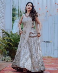 Manvita Kamath Instagram - Friends who inspire us to be our best selves are truly priceless! Shoutout to @km.chaitanya sir for being there for me when I needed it most. Here are some shots from his very popular TV show Anna Thangi on @udayatv 👒📸

#specialappearance #guestappearance @udayatv 
.
.
.
Wearing @samyakkclothing 
Clicked by @glamshotz_official 

Outfit @samyakkclothing 
Jwellery @bcos_its_silver 
Styling @smitha_prakash19 
Makeup @makeupbyyashugowda