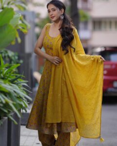 Manvita Kamath Instagram - 👑
.
.
.
.
.
@venoowaves 
@makeoverby_rekha_karthik_ 
@sowmya.sk 
@maayakriya