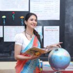 Manvita Kamath Instagram - Go check the last picture to see how my physics teacher has responded to these pictures 😜😜 . . Wearing my mom’s saree with this cute Blouse by @suta_bombay styled by @varshini_janakiram Jewellery by @beadedtreasuresjewelry ! Photography: Namma Still Anna 😎
