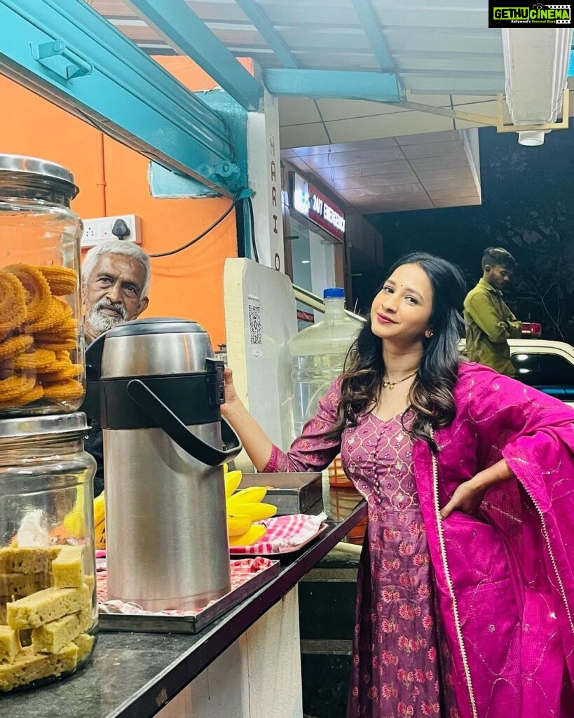 Manvita Kamath Instagram - Some Chai-coffee and political debate with our Ramdas anna ☕️!! . . Wearing @tara_c_tara Mua @makeoverby_rekha_karthik_