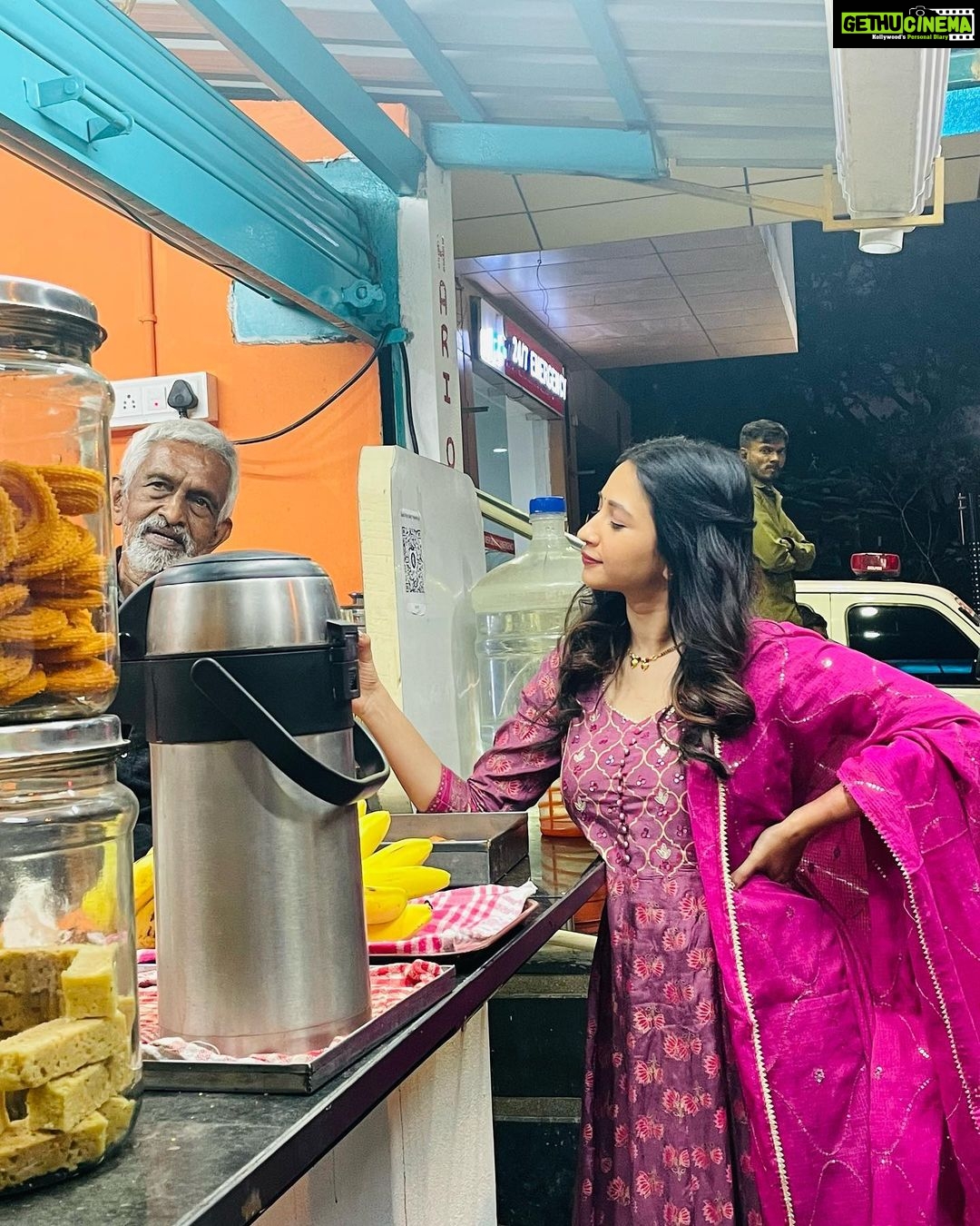 Manvita Kamath Instagram - Some Chai-coffee and political debate with our Ramdas anna ☕️!! . . Wearing @tara_c_tara Mua @makeoverby_rekha_karthik_
