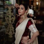 Manvita Kamath Instagram - It's a bittersweet moment as I don the recreated lehenga from my mother's wedding saree on this special Varamahalakshmi day. This beautiful transformation by my dear friend Varshini holds the essence of my mother's love, forever cherished in every stitch. That's truly a magical moment! Wearing the lehenga for a shoot with Shachina akka, who has been your guiding light, must have been an incredibly special experience. It's amazing how life brings us full circle in the most unexpected ways. Cherish these beautiful connections and the memories they create. . . ನಿಮಗೂ ನಿಮ್ಮ ಕುಟುಂಬದವರಿಗೂ ವರಮಹಾಲಕ್ಷ್ಮಿ ಹಬ್ಬದ ಹಾರ್ದಿಕ ಶುಭಾಶಯಗಳು. ಅಷ್ಟ ಲಕ್ಷ್ಮಿಯರು ನಿಮಗೆ ಸಕಲ ಸೌಭಾಗ್ಯಗಳನ್ನು ನೀಡಿ ಆಶೀರ್ವದಿಸಲಿ… 💫🙏🏼 . . @memsahibbyshachinaheggar @itmeshachinaheggar @varshini_janakiram @amrapalijewels @classycaptures_official @gurumakeupart . . #lehenga #lehengasaree