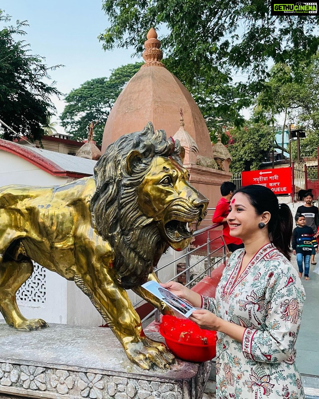 Manvita Kamath Instagram - Difference between the divine and humans… when you want to surrender yourself, when you are in a vulnerable state, surrender yourself to the divine and not humans. Divine energies will never take you for granted like humans do! In very similar situations of bumpy roads in my journey, I tried taking human advice which eventually didn’t workout.. then I saw the light at the end of the tunnel.. Maa Kamakya! With her blessings and of course divinity adding something much more to my thought process.. 6 years in the industry, doing films, studying and also making time for my brain storming sessions, maybe you can call it the “prep” time, finally have some clarity with what I have to do next…! Let’s see how it goes…! For now, for all those of you who were seeking that right path or probably the next step in life kinda chaos, stop seeking for free advice from your surroundings! They’ll never work for you! What’s worked for others might not work for you.. go find that “master” or “guru” within you…! Well, did I just give some free advice? 😄 . . . Thank you @prarthanaborah04 for suchhh amazing Darshan ❤️ #neverseekvalidation #assam #guwahati #kamakhyatemple