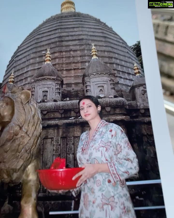 Manvita Kamath Instagram - Difference between the divine and humans… when you want to surrender yourself, when you are in a vulnerable state, surrender yourself to the divine and not humans. Divine energies will never take you for granted like humans do! In very similar situations of bumpy roads in my journey, I tried taking human advice which eventually didn’t workout.. then I saw the light at the end of the tunnel.. Maa Kamakya! With her blessings and of course divinity adding something much more to my thought process.. 6 years in the industry, doing films, studying and also making time for my brain storming sessions, maybe you can call it the “prep” time, finally have some clarity with what I have to do next…! Let’s see how it goes…! For now, for all those of you who were seeking that right path or probably the next step in life kinda chaos, stop seeking for free advice from your surroundings! They’ll never work for you! What’s worked for others might not work for you.. go find that “master” or “guru” within you…! Well, did I just give some free advice? 😄 . . . Thank you @prarthanaborah04 for suchhh amazing Darshan ❤️ #neverseekvalidation #assam #guwahati #kamakhyatemple