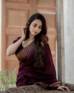 Manvita Kamath Instagram - 🍂🍂🧿🧿
.
.
.
@vasukikarkone 
@stilerush_by_varshinijanakiram 
@charny_mashi 
@makeover_by_surabhi 
@kosh.retreat 
@utkalajewels 
@maayakriya