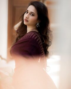Manvita Kamath Instagram - 🍂🍂🧿🧿
.
.
.
@vasukikarkone 
@stilerush_by_varshinijanakiram 
@charny_mashi 
@makeover_by_surabhi 
@kosh.retreat 
@utkalajewels 
@maayakriya