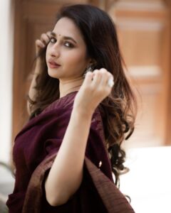Manvita Kamath Instagram - 🍂🍂🧿🧿
.
.
.
@vasukikarkone 
@stilerush_by_varshinijanakiram 
@charny_mashi 
@makeover_by_surabhi 
@kosh.retreat 
@utkalajewels 
@maayakriya