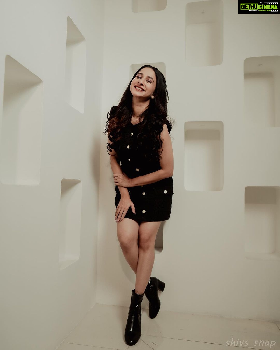 Manvita Kamath Instagram - Phantom vibes and mysterious dreams ✨🌙 #PhantomLife Wearing @phantomapparels . . . Photography @shivs_snap Wearing @divya.samal Mua @makeupstoriesbysumachikkegowda