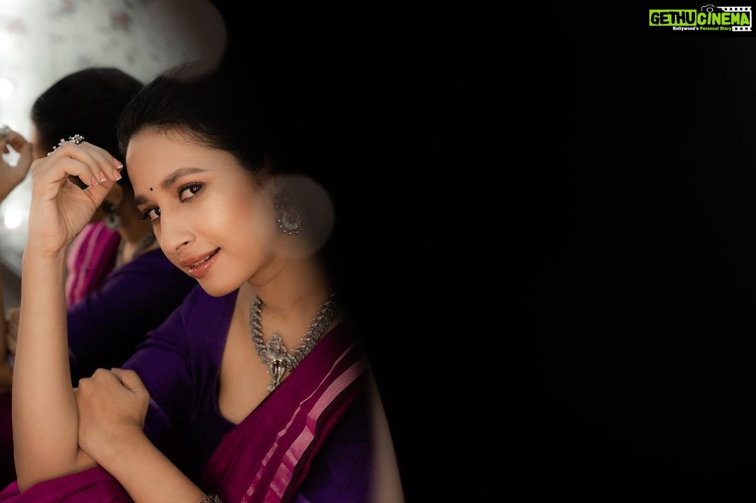 Manvita Kamath Instagram - 💜💜💜 . . . . @suta_bombay @vasukikarkone @vasukikarkone @maayakriya @makeover_by_surabhi . . #purple #saree #sareelove #trending #instagood #regrann
