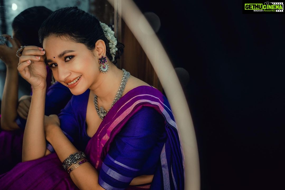Manvita Kamath Instagram - 💜💜🧿 . . . . . @suta_bombay @vasukikarkone @maayakriya @stilerush_by_varshinijanakiram @makeover_by_surabhi . . . #iykyk #instagood #instagram #saree #sareelove #trending #reach