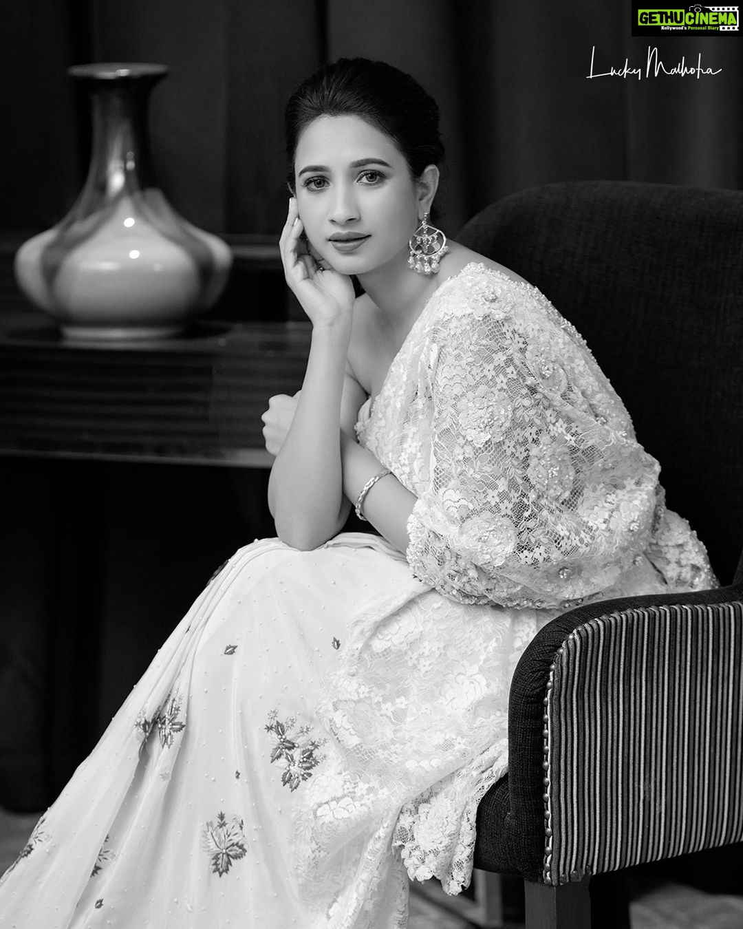 Manvita Kamath Instagram - For Siima @siimawards Styled & Organised by Sangeetha Kailash @itsmesangeethakailash Publisher of @varaabyskmagazine Assisted by Sowmya SK @sowmya.sk Darling of Sandalwood Manvitha Kamath @realmanvitakamath Photography by Lucky Malhotra @shotbyluckymalhotra Wardrobe by Sounak Pushpita Sen Barat @houseofthreestudio Make-up by Megha Basavaraju @makeupbymeghab Hair by Vidya Shree @scientist_turned_hairstylist Venue by Radisson Blu Atria @radissonbluatriabengaluru