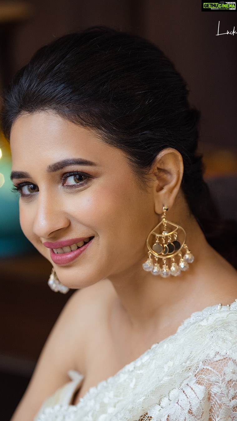 Manvita Kamath Instagram - For Siima @siimawards Styled & Organised by Sangeetha Kailash @itsmesangeethakailash Publisher of @varaabyskmagazine Assisted by Sowmya SK @sowmya.sk Darling of Sandalwood Manvitha Kamath @realmanvitakamath Photography by Lucky Malhotra @shotbyluckymalhotra Wardrobe by @sounaksenbarat @houseofthreestudio Make-up by Megha Basavaraju @makeupbymeghab Hair by Vidya Shree @scientist_turned_hairstylist Venue by Radisson Blu Atria @radissonbluatriabengaluru